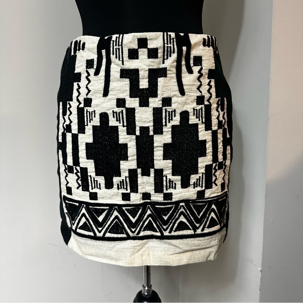 Zara W&B Collection Black & White Aztec Print Mini Skirt in Size Large